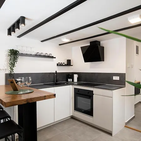 K-apartments * プーラ